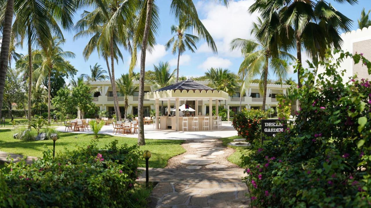 Sandies Dream Garden 4*